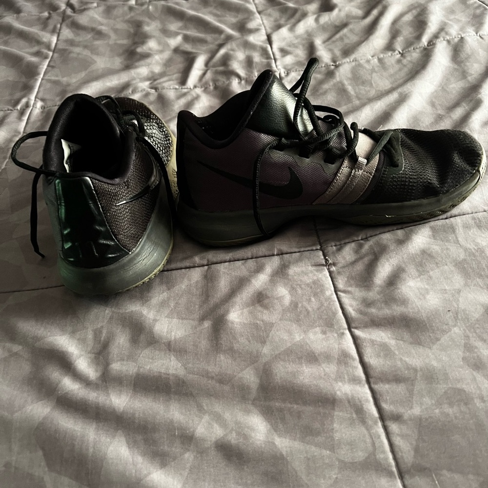 Nike Kyrie Flytrap - image 2